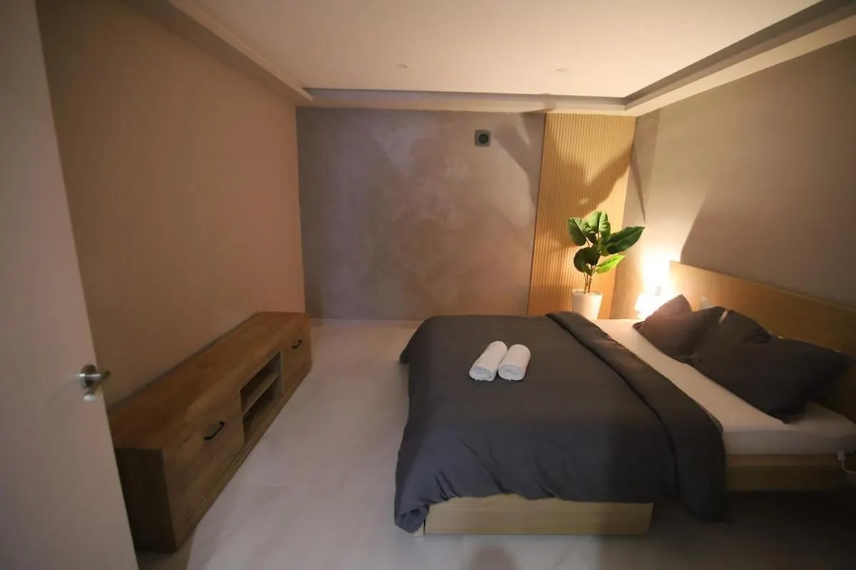 A Villa With Views And A Place To Chill Out 洛斯雷尔雷赫斯